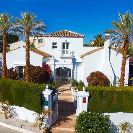 Stunning Villa With Sea Views In El Paraiso Alto, Benahavis! Villa Estepona