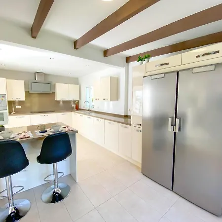 Villa Stunning Villa With Sea Views In El Paraiso Alto, Benahavis! *