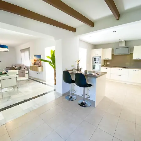 Stunning Villa With Sea Views In El Paraiso Alto, Benahavis!