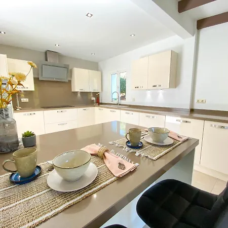 Villa Stunning Villa With Sea Views In El Paraiso Alto, Benahavis! *