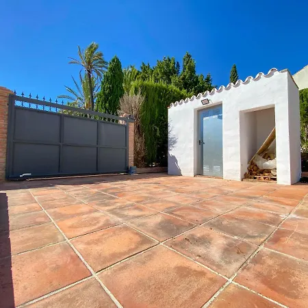 Villa Stunning Villa With Sea Views In El Paraiso Alto, Benahavis! Estepona